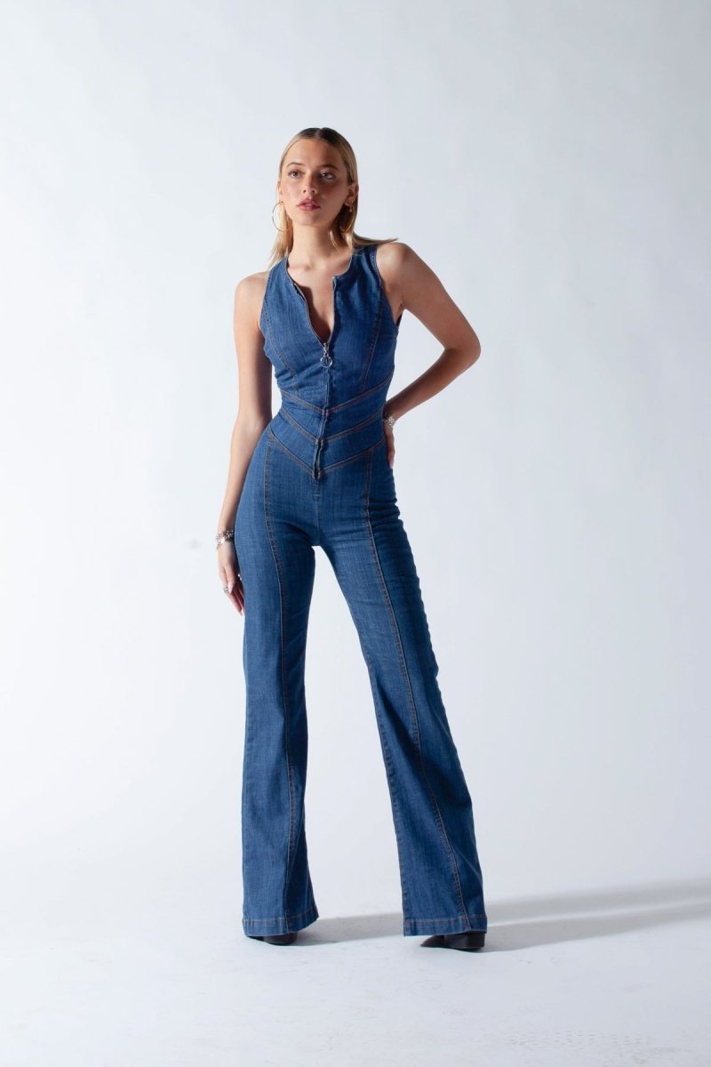 adore-jeans-stijl-omarmt-en-een-vleugje-glamour-164159_fd1467c0-445e-48a3-88b9-f6abb44574f0-775532.jpg